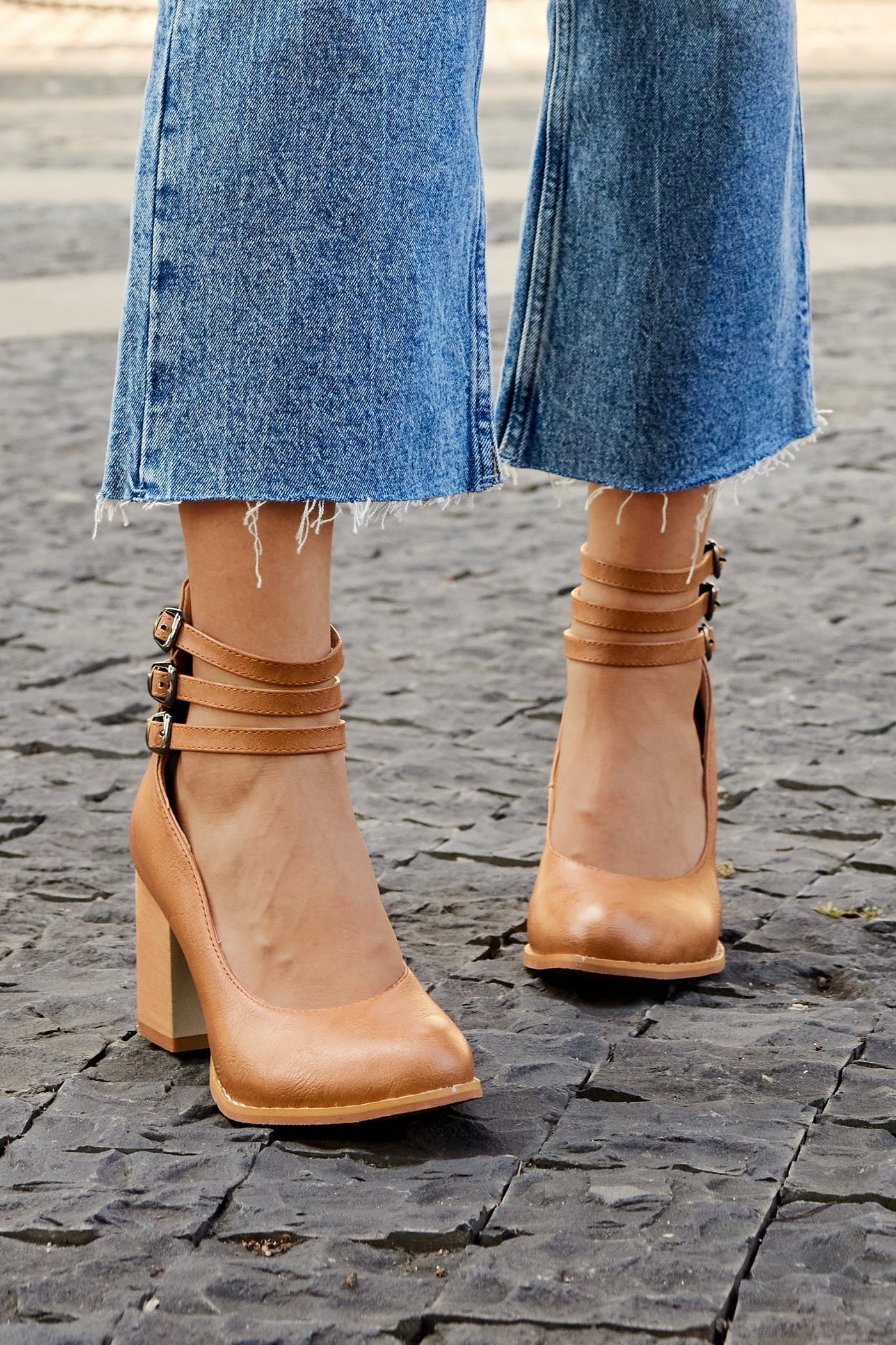 Narella™ | Elegant mid-heel square toe sandals