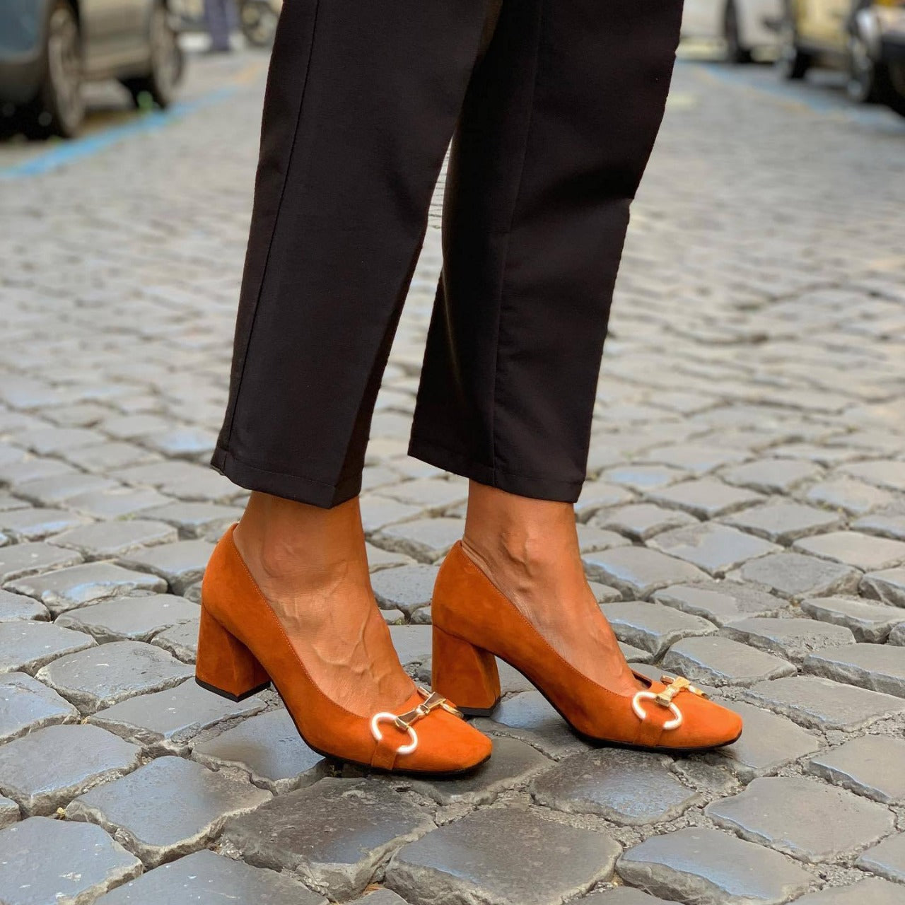 Ella & James | ELEGANT PUMPS WITH GOLD DETAIL
