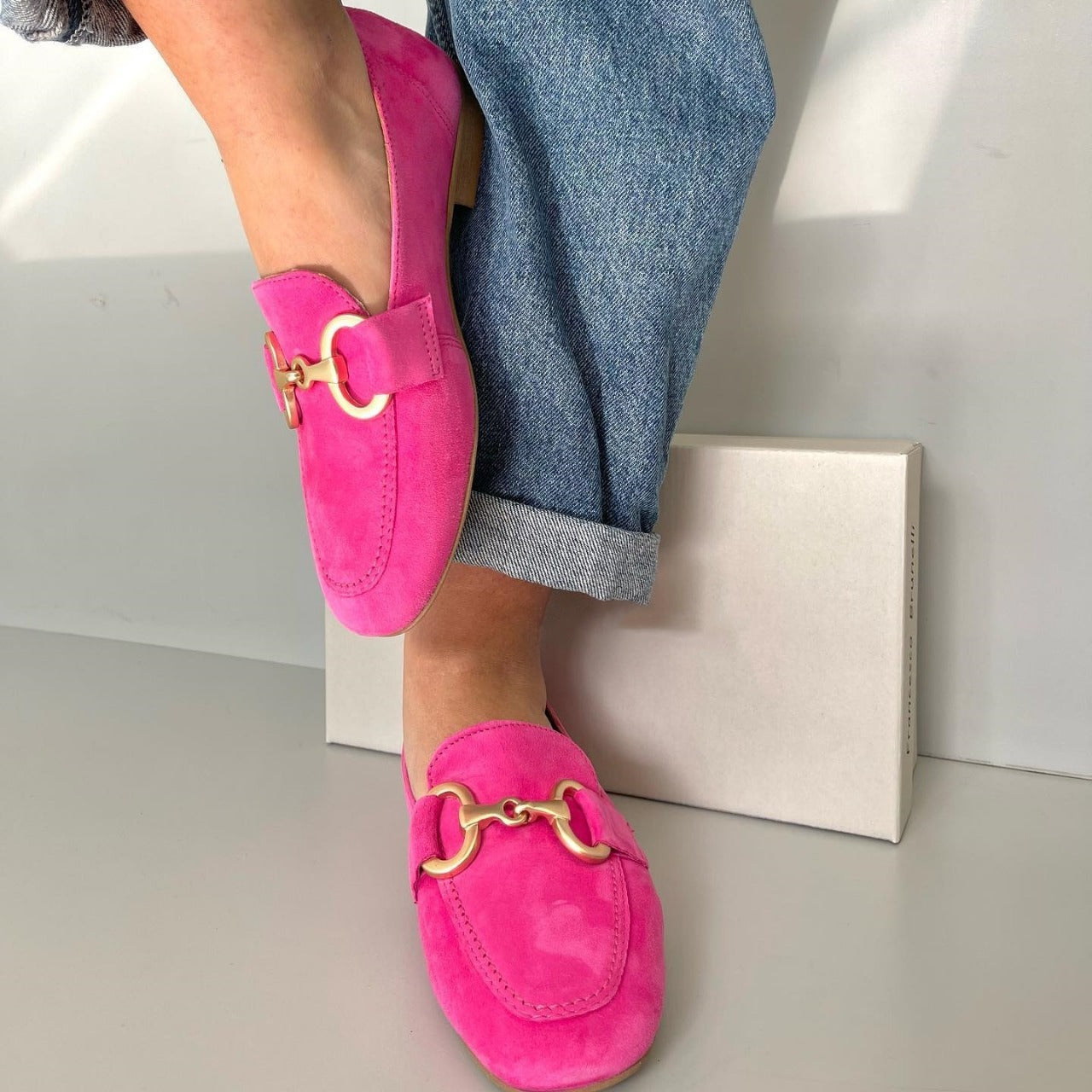 Ella & James | CHIC LOAFERS WITH GOLD DETAIL